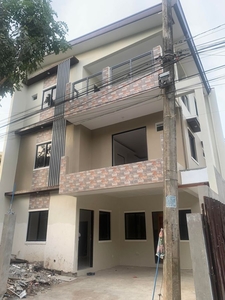 4 Storey Duplex Townhouse For Sale in Santa Mesa Manila near Lourdes Hospital rg