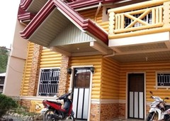 townhouse and lot available with balcony and garage locatef st.thomas road brgy dontogan baguio city