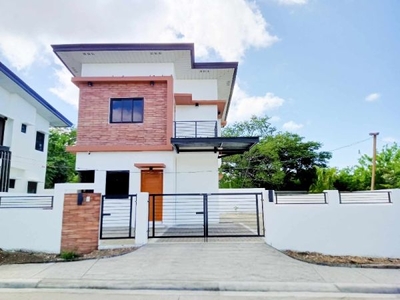 4 BEDROOM HOUSE AND LOT IN LIPA CITY