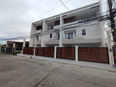 House For Sale In Almanza Uno, Las Pinas