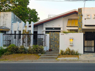 Bungalow with 395sqm Lot in BF Homes Las Pinas along Main Thoroughfare