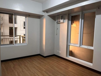 1BR (Unfurnished) Condo with balcony for Rent