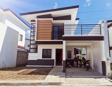 4 Bedrooms, 3 T&B with the view of Mt. Makiling