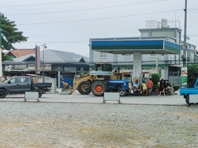 gasoline station with 4 stalls carwash and own office along mc arthur highway