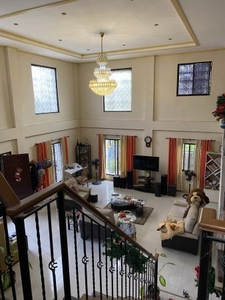 HIGH CEILING and AIRY 3BR FURNISHED HOME IN AN EXECUTIVE VILLAGE IN CALOOCAN MM