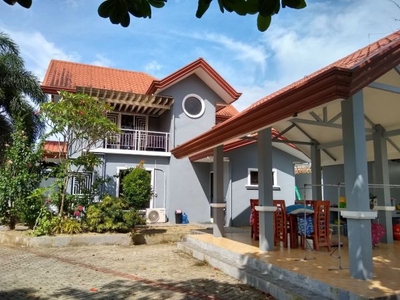 Large 2 story house with large 439 SQM lot