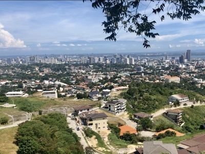Overlooking and absolutely magnificent lot at the heart of Cebu City