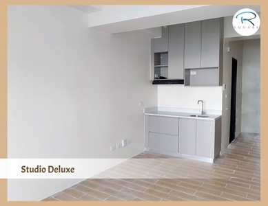 R Square Residences Studio Deluxe with/without Balcony