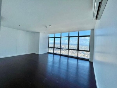 rush sale 2 bedroom east gallery place bgc facing east serendra