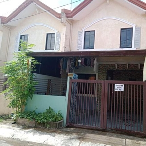 Townhouse with 3 bed rooms and 1 toilet and car port for sale at Lipa