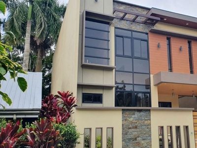 Two Storey Residential House with Swimming pool at Tagaytay Country Homes 3
