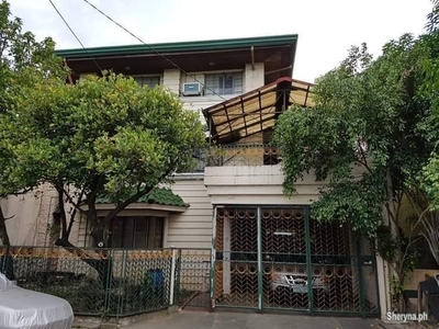 Cheap 3 storey House 4sale in Las Pinas City near Vista Mall