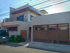 ELEGANTLY BEAUTIFUL SINGLE ATTACHED HOUSE AND LOT IN PILAR VILLAGE LAS PINAS