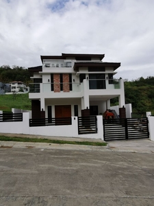 2 Storey 4 Bedroom House and Lot in Twin Lakes Tagaytay