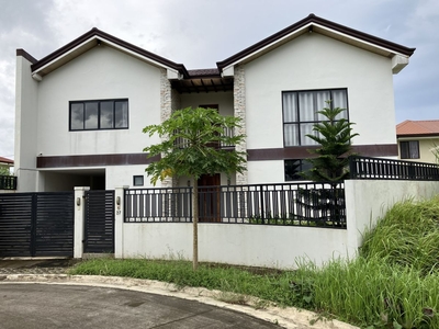 4 BR/3 T&B House for sale w/ Mount Makiling view by the Cul de Sac in Calamba