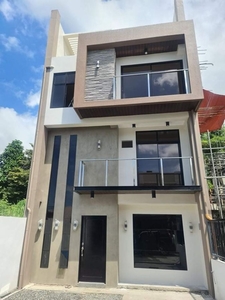 4BR House & Lot W/ Roof Deck For Sale in Tisa Labangon Cebu City