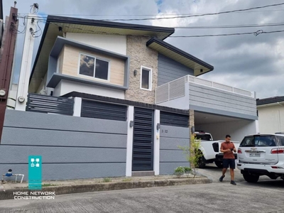 5 bedrooms, 5 toilet and bath inside an exclusive subd, Angeles City near Clark