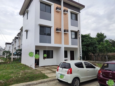 Bamboo Lane RFO Unit 5Mins away from SM Uptown 15mins away from Downtown