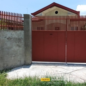 beautiful house with 3 bedrooms and 2 bathrooms.with fence and gate