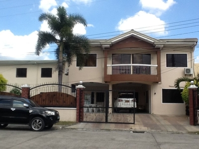 For Sale 6 Rooms 4 Bedrooms House with Pool, Basketball Court, and Clubhouse