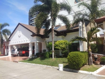 Furnished 6 Bedroom House with swimming pool For Sale in Angeles