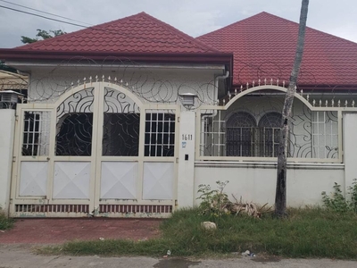 overzised bungalow in a city subdivision 3 Bedroom for sale