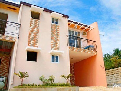 2-Storey Townhouse with 3BR near SM Consolacion D'Pearl