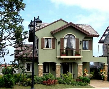 4 Bedroom House and Lot For Sale in Meadowood Subdivision, Bacoor