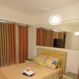 Big 1 bedroom with balcony with parking in Newport city pasay