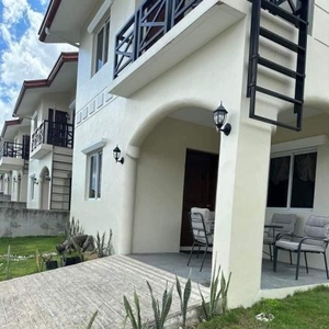 House with Swimming pool and 800 sqm Lot For Sale in Valencia, Negros Oriental