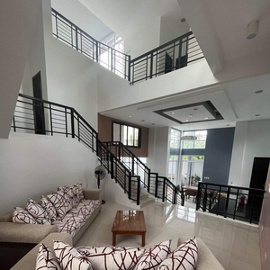House & Lot with pool at Royale Tagaytay Estates