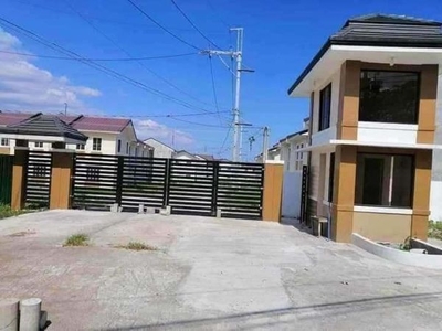 4 Bedroom Single Attached House for Sale in Sterling Residences One, Naic