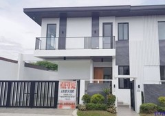 BEAUTIFUL MODERN TWO STOREY HOUSE IN BF HOMES PARA?AQUE