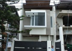 Brand New Triplex House in Bf Resort Village in Las Pi?as