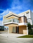 PRE SELLING HOUSE IN LOT IN MAHOGANY PLACE 3 ACACIA ESTATES