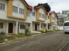 Townhouse units in Antipolo near SM Hypermart Accessible