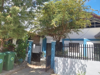 3 bedroom house with garden and parking