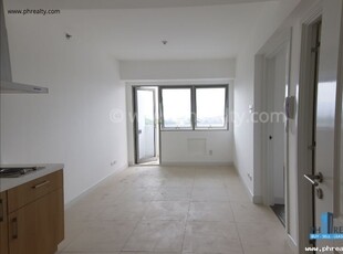 1 BR Condo For Resale in The Residences at Commonwealth