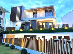 Multi Level House With Swimming Pool In Vista Grande Talisay City,Cebu