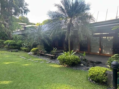 Villa For Sale In South Forbes, Makati