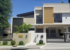 Beautiful Modern design House with Pool in Alabang