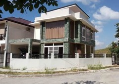 Overlooking House in a secure subdivision Talisay City Cebu
