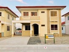spacious house and lot along highway in pampanga 8mins to SM