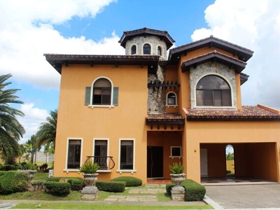 House For Sale In Almanza Dos, Las Pinas