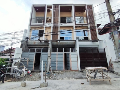 Townhouse For Sale In Roxas, Quezon City