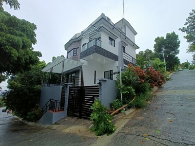 Townhouse For Sale In Silangan, San Mateo