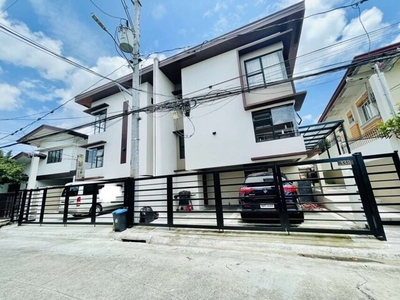 Townhouse For Sale In B.f. International Village, Las Pinas